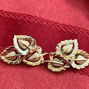 VINTAGE 50s CORO LEAF CLUSTER CLIP ON EARRINGS